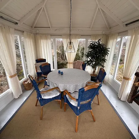 With An Entire Island To Itself بيت للعطل